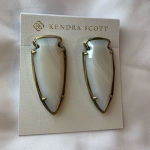 ❌ SOLD ❌ Kendra Scott Kathryn earrings brass